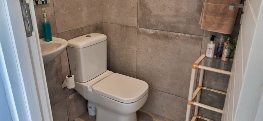 2 Bedroom Property for Sale in Voorbaai Western Cape